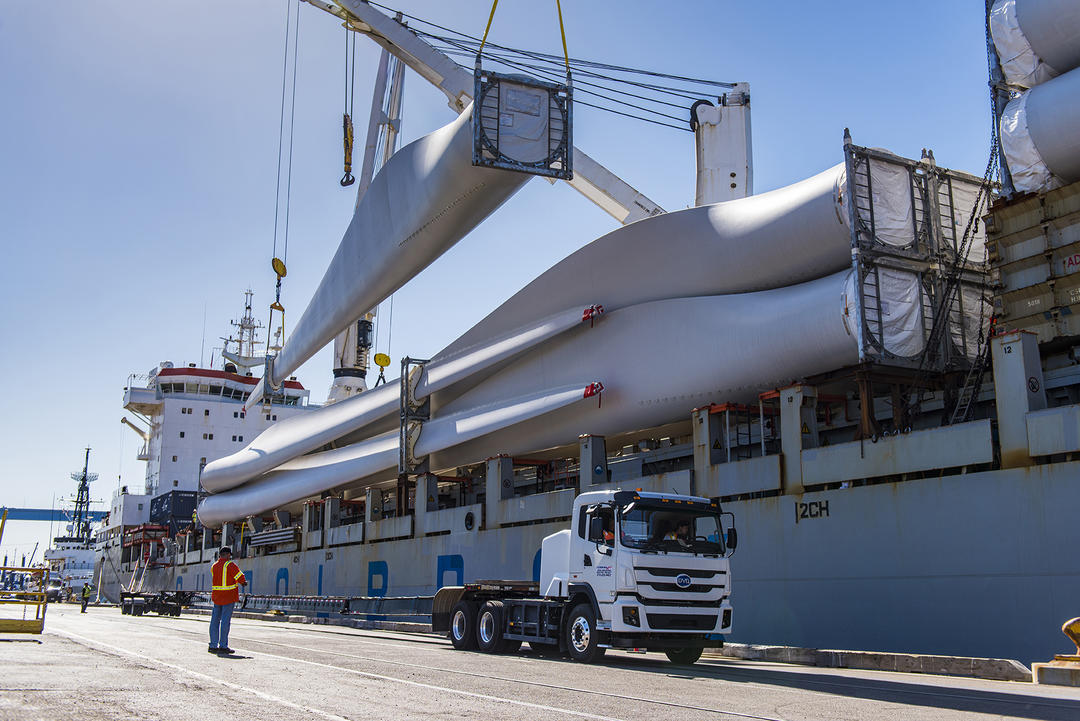Windmill parts unloaded on to Tenth Avenue Marine Terminal