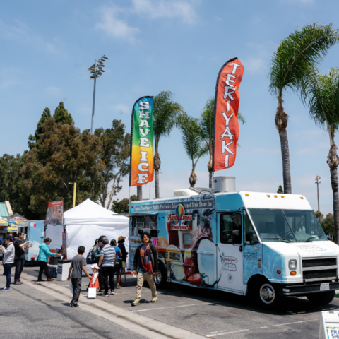 Food trucks line up 
